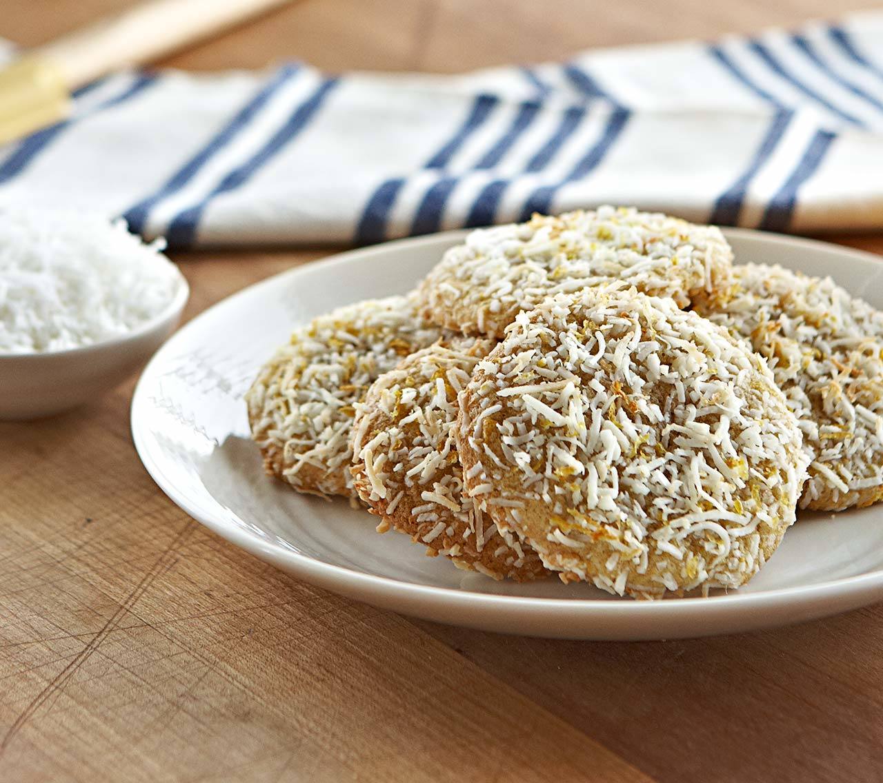 recipe image Biscuits au citron et noix de coco avec la pâte à biscuits aux possibilités infinies Becel