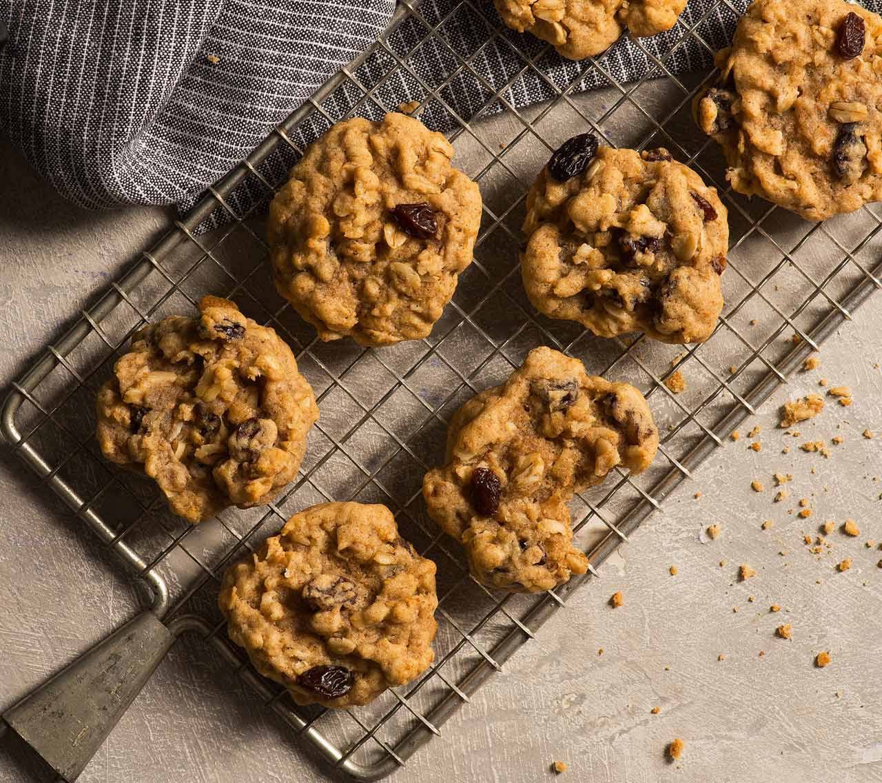 recipe image Oatmeal, Cinnamon and Raisin Cookies